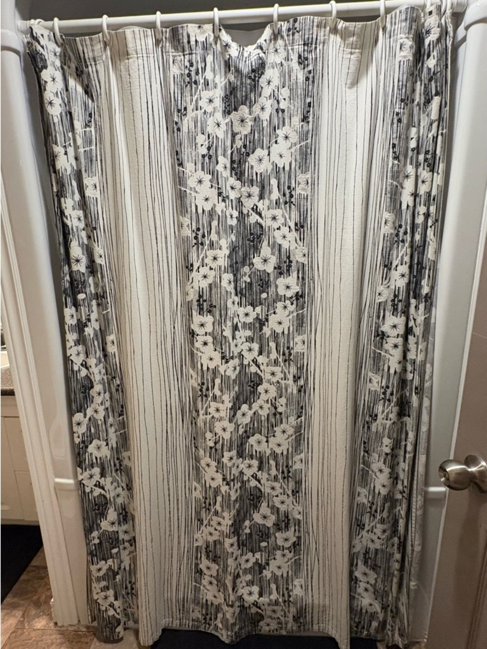 Bed Bath & Beyond Floral Stripe Embossed Ceramic Bath Accessory and Curtain Set